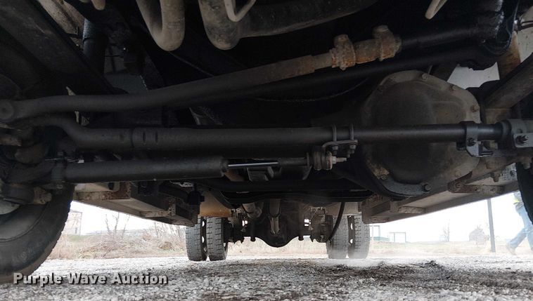 image for item FK0872 2000 Ford F550 Super Duty Crew Cab flatbed truck