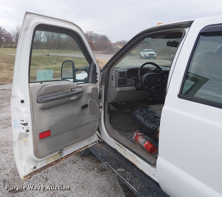 image for item FK0872 2000 Ford F550 Super Duty Crew Cab flatbed truck