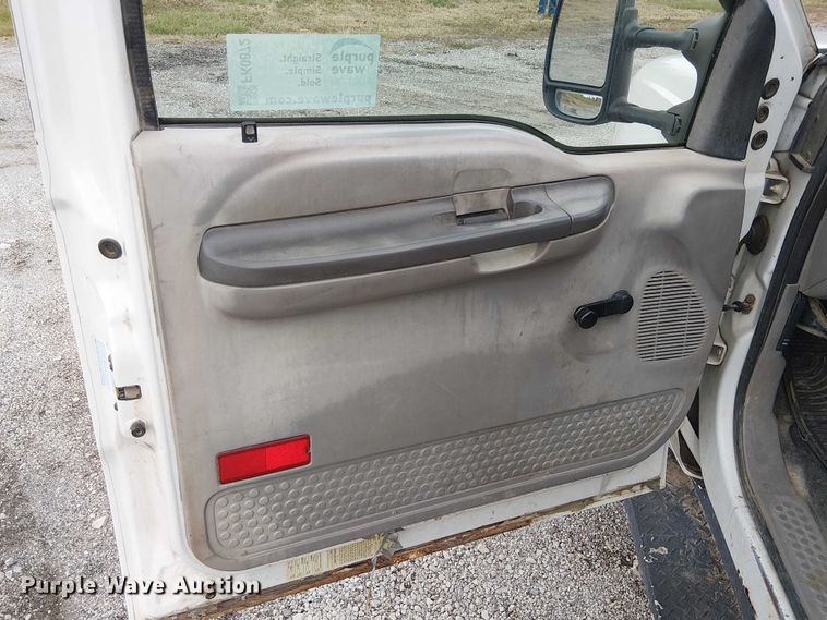 image for item FK0872 2000 Ford F550 Super Duty Crew Cab flatbed truck