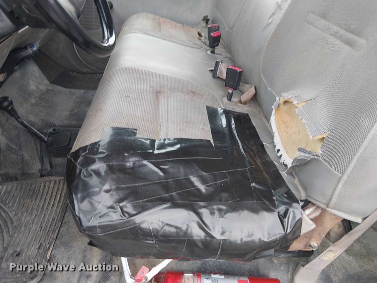 image for item FK0872 2000 Ford F550 Super Duty Crew Cab flatbed truck