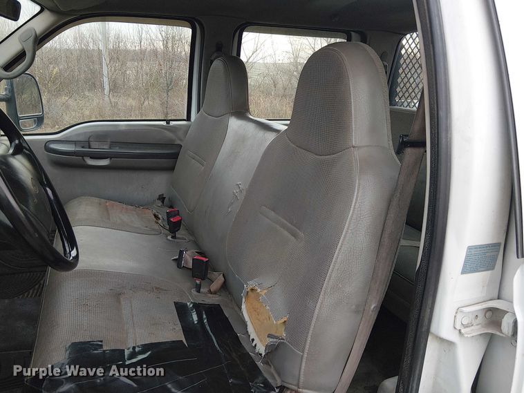 image for item FK0872 2000 Ford F550 Super Duty Crew Cab flatbed truck