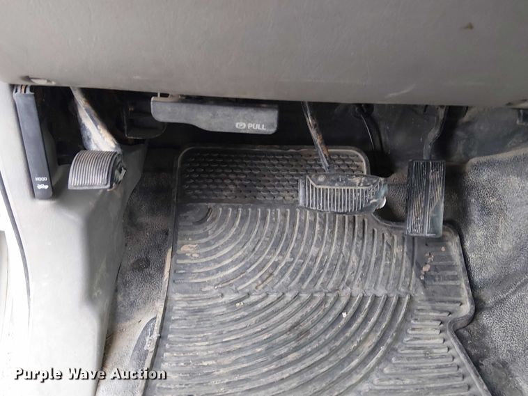 image for item FK0872 2000 Ford F550 Super Duty Crew Cab flatbed truck