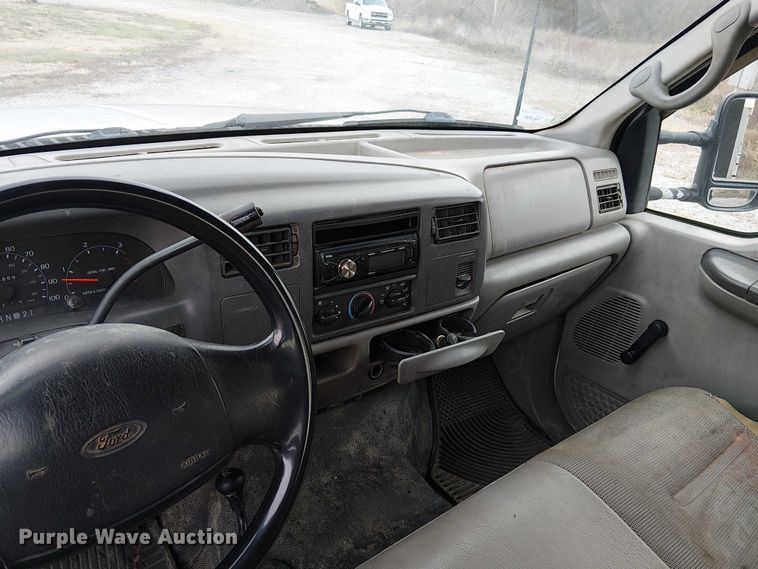 image for item FK0872 2000 Ford F550 Super Duty Crew Cab flatbed truck