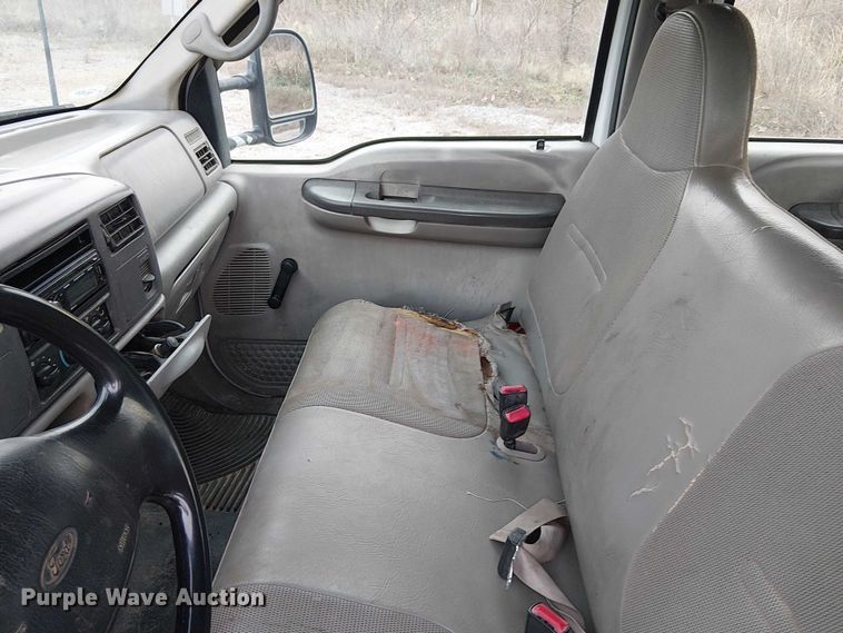 image for item FK0872 2000 Ford F550 Super Duty Crew Cab flatbed truck