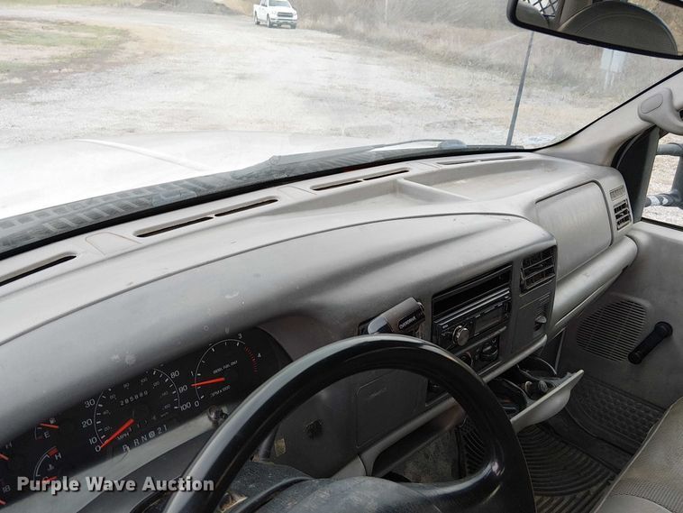 image for item FK0872 2000 Ford F550 Super Duty Crew Cab flatbed truck