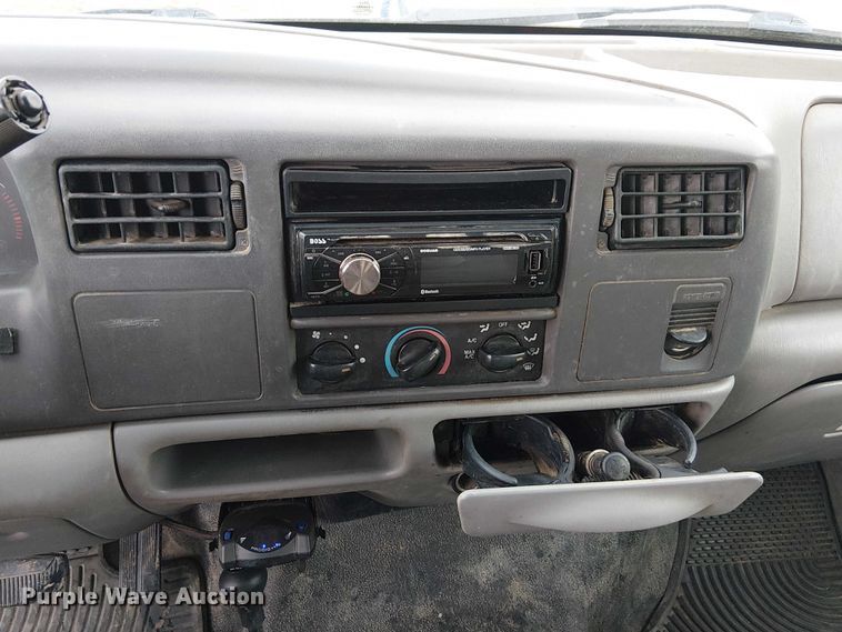 image for item FK0872 2000 Ford F550 Super Duty Crew Cab flatbed truck