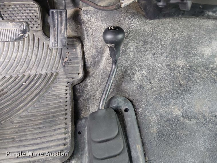 image for item FK0872 2000 Ford F550 Super Duty Crew Cab flatbed truck