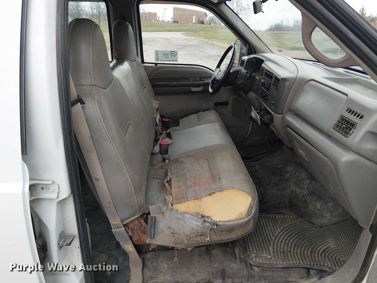 image for item FK0872 2000 Ford F550 Super Duty Crew Cab flatbed truck