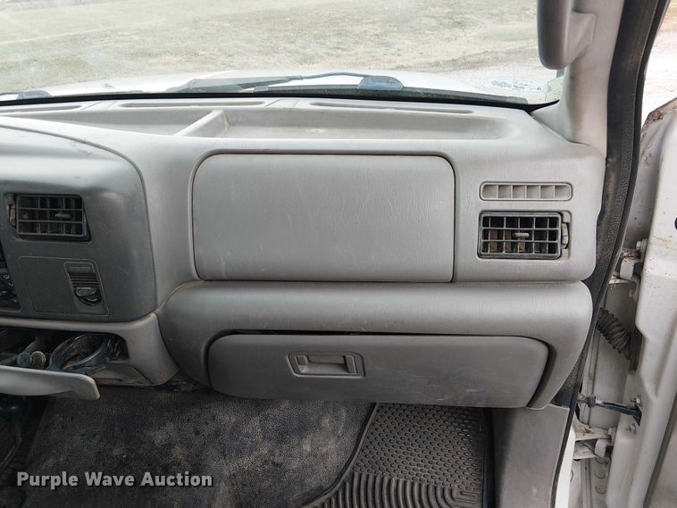 image for item FK0872 2000 Ford F550 Super Duty Crew Cab flatbed truck