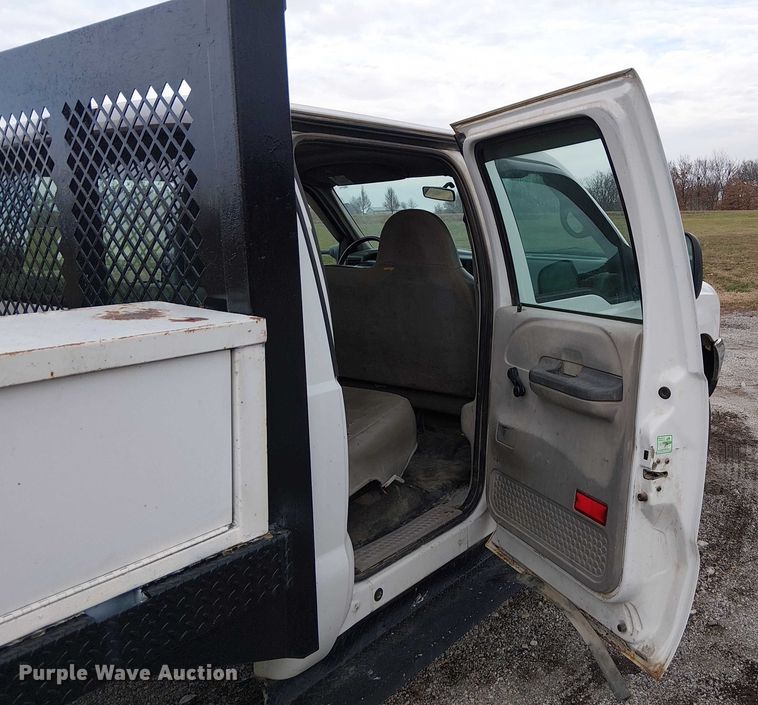 image for item FK0872 2000 Ford F550 Super Duty Crew Cab flatbed truck