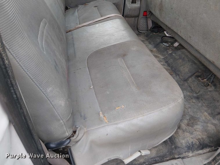 image for item FK0872 2000 Ford F550 Super Duty Crew Cab flatbed truck