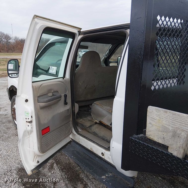 image for item FK0872 2000 Ford F550 Super Duty Crew Cab flatbed truck