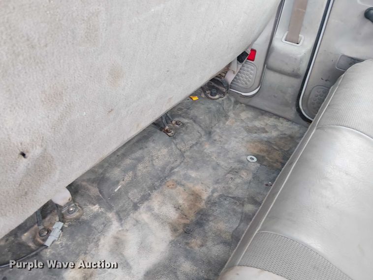 image for item FK0872 2000 Ford F550 Super Duty Crew Cab flatbed truck