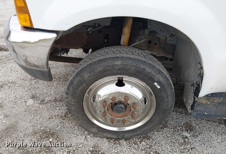 image for item FK0872 2000 Ford F550 Super Duty Crew Cab flatbed truck