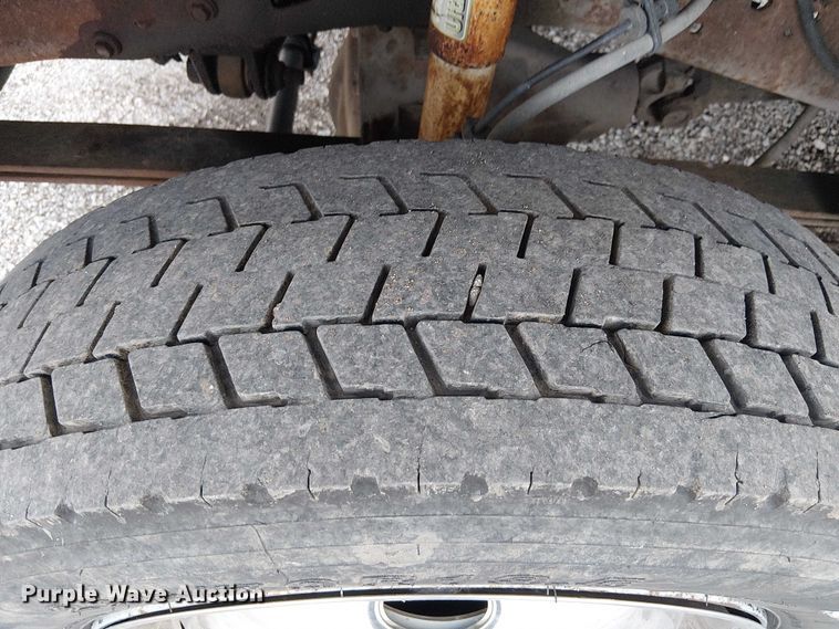 image for item FK0872 2000 Ford F550 Super Duty Crew Cab flatbed truck