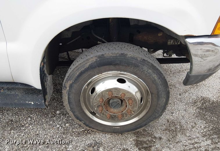 image for item FK0872 2000 Ford F550 Super Duty Crew Cab flatbed truck