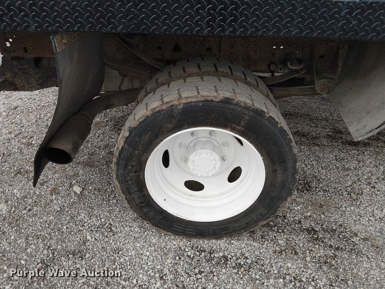 image for item FK0872 2000 Ford F550 Super Duty Crew Cab flatbed truck