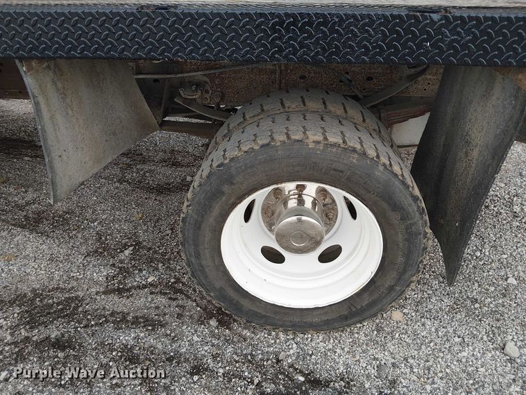 image for item FK0872 2000 Ford F550 Super Duty Crew Cab flatbed truck