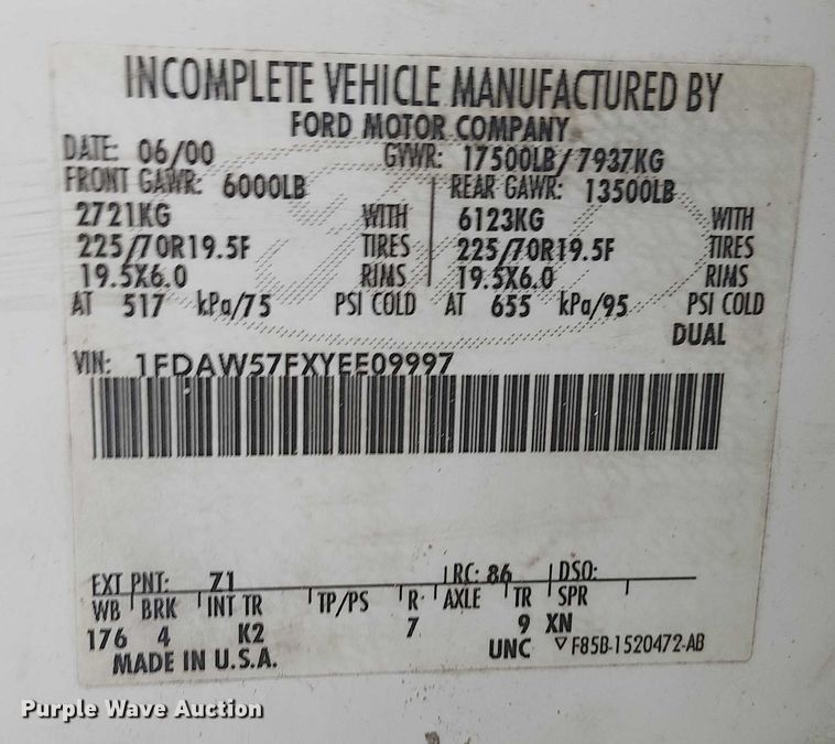 image for item FK0872 2000 Ford F550 Super Duty Crew Cab flatbed truck