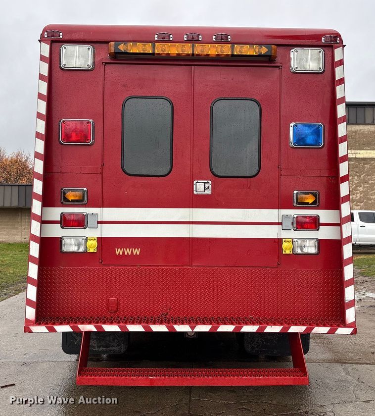 image for item FK1027 1997 International 4700 utility / service truck