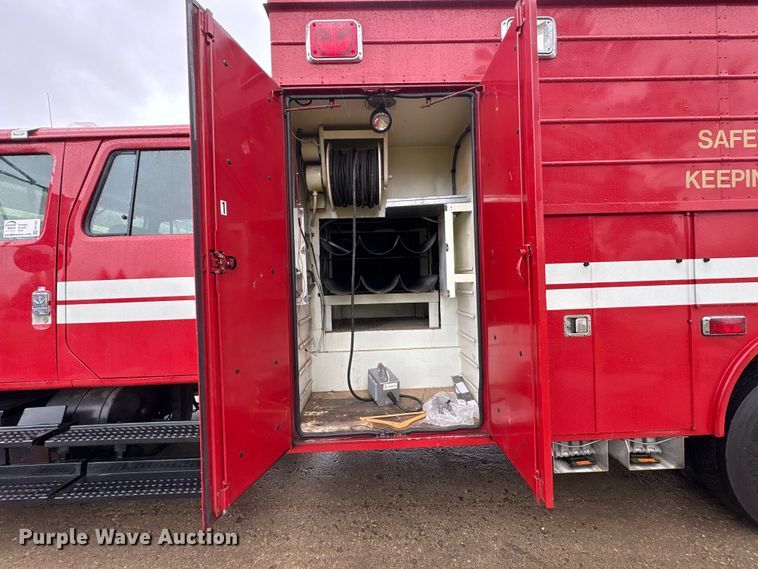 image for item FK1027 1997 International 4700 utility / service truck