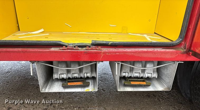 image for item FK1027 1997 International 4700 utility / service truck