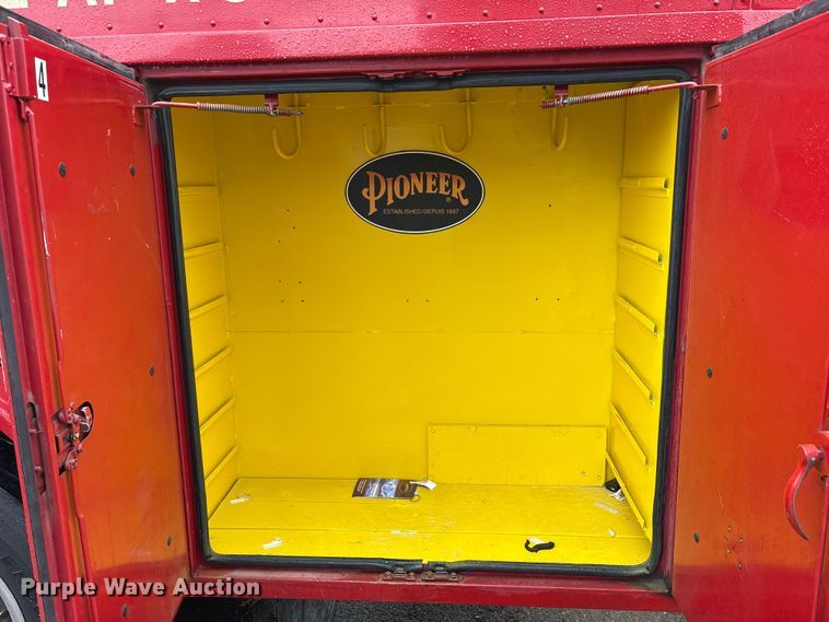 image for item FK1027 1997 International 4700 utility / service truck