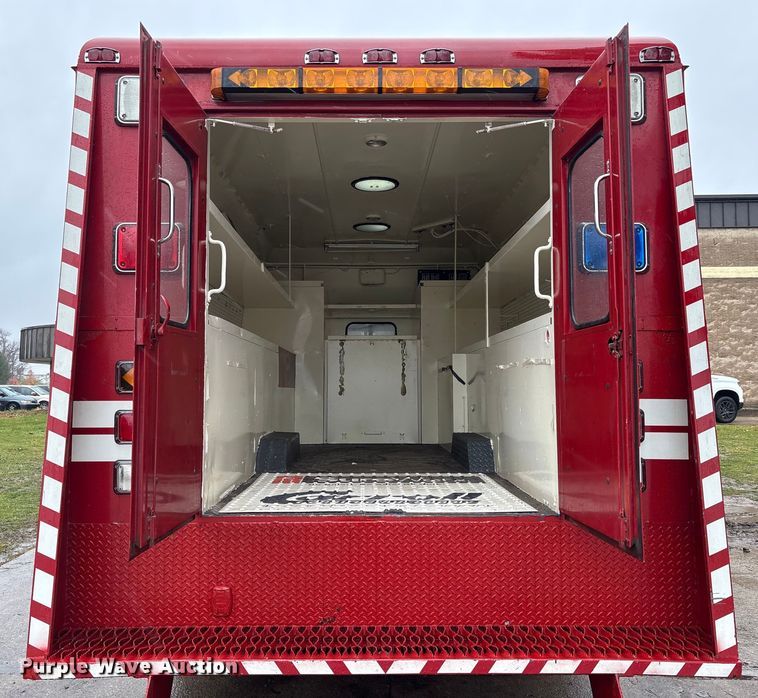 image for item FK1027 1997 International 4700 utility / service truck