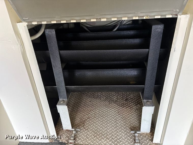 image for item FK1027 1997 International 4700 utility / service truck