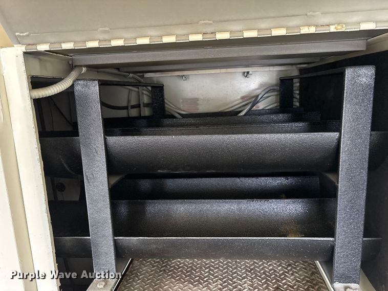 image for item FK1027 1997 International 4700 utility / service truck