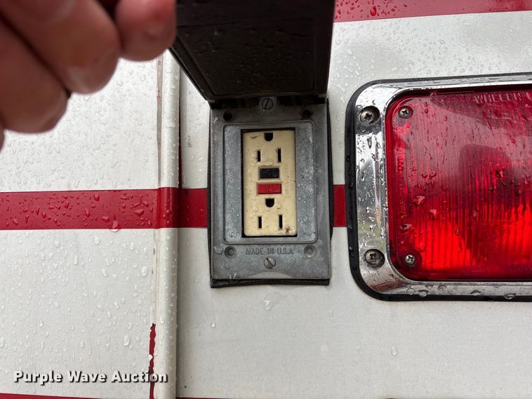 image for item FK1027 1997 International 4700 utility / service truck