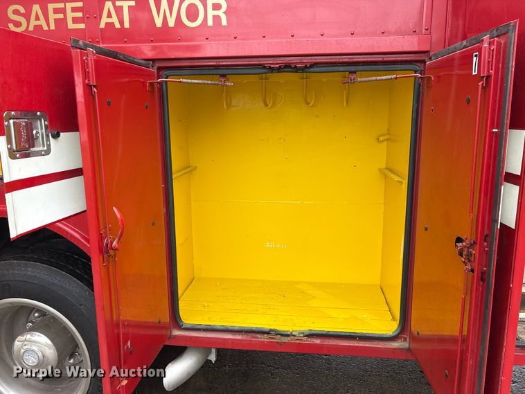 image for item FK1027 1997 International 4700 utility / service truck