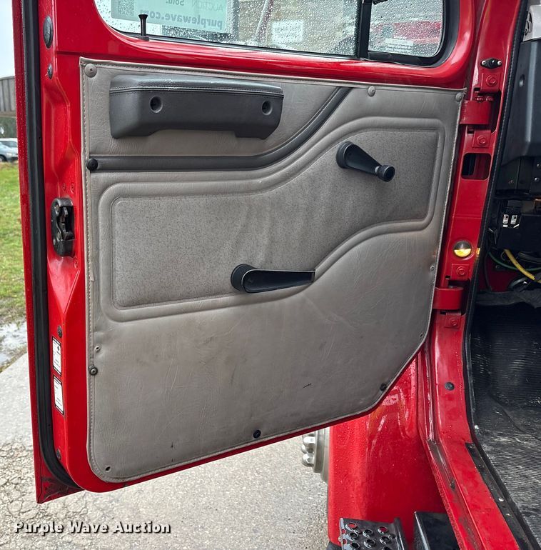 image for item FK1027 1997 International 4700 utility / service truck