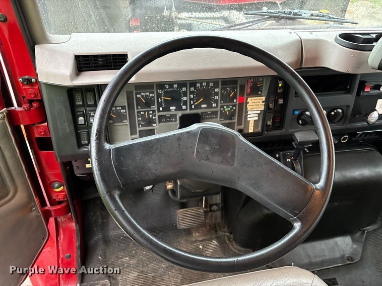 image for item FK1027 1997 International 4700 utility / service truck