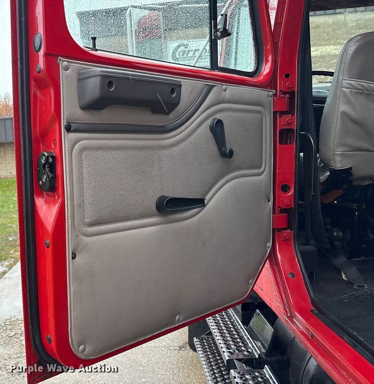 image for item FK1027 1997 International 4700 utility / service truck