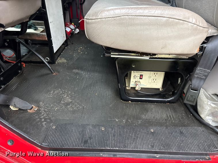 image for item FK1027 1997 International 4700 utility / service truck