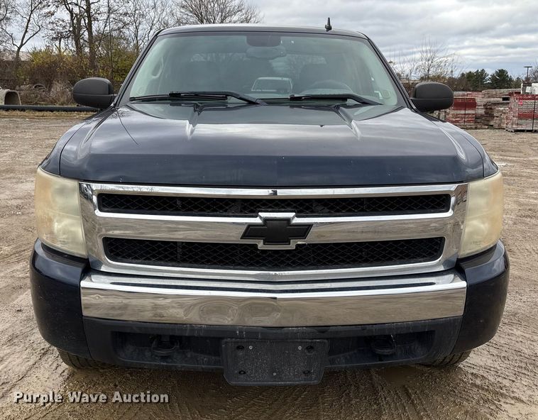 image for item FK1030 2007 Chevrolet Silverado 1500 Crew Cab pickup truck