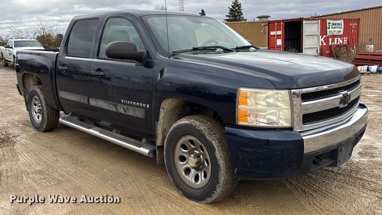 image for item FK1030 2007 Chevrolet Silverado 1500 Crew Cab pickup truck