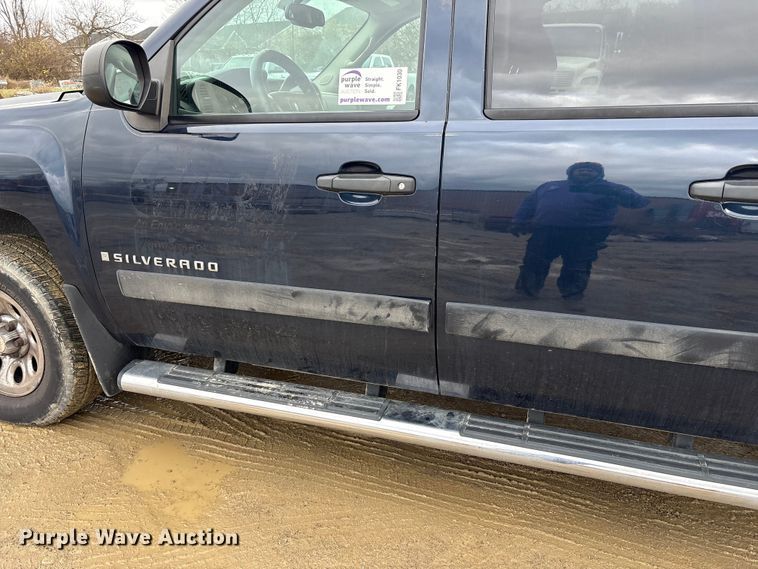 image for item FK1030 2007 Chevrolet Silverado 1500 Crew Cab pickup truck