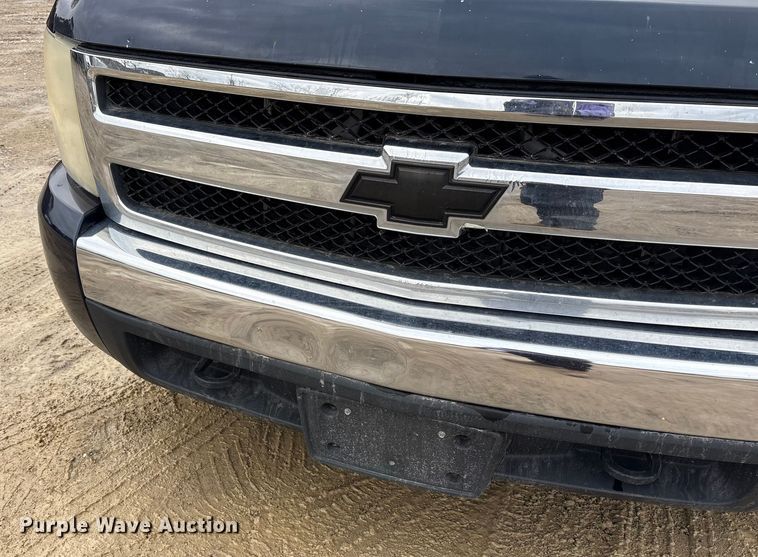 image for item FK1030 2007 Chevrolet Silverado 1500 Crew Cab pickup truck