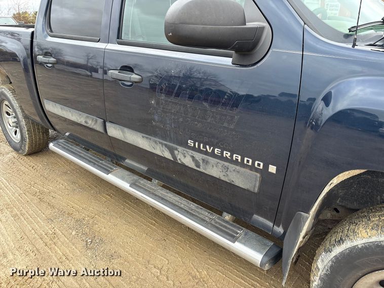 image for item FK1030 2007 Chevrolet Silverado 1500 Crew Cab pickup truck