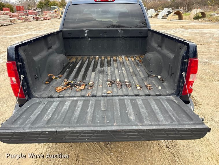 image for item FK1030 2007 Chevrolet Silverado 1500 Crew Cab pickup truck