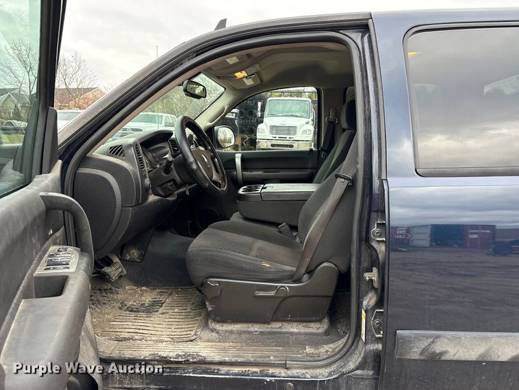 image for item FK1030 2007 Chevrolet Silverado 1500 Crew Cab pickup truck