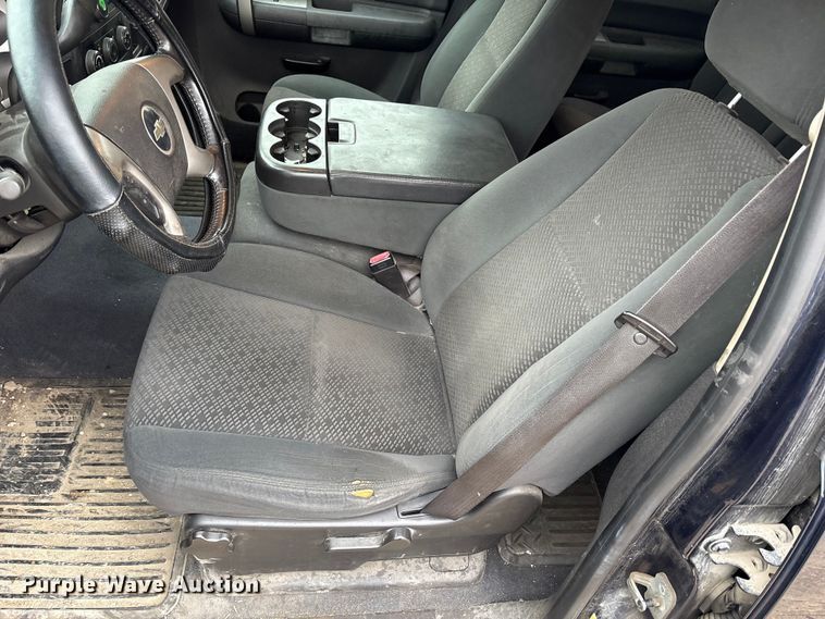 image for item FK1030 2007 Chevrolet Silverado 1500 Crew Cab pickup truck