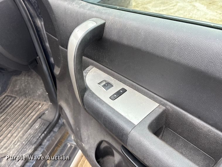 image for item FK1030 2007 Chevrolet Silverado 1500 Crew Cab pickup truck