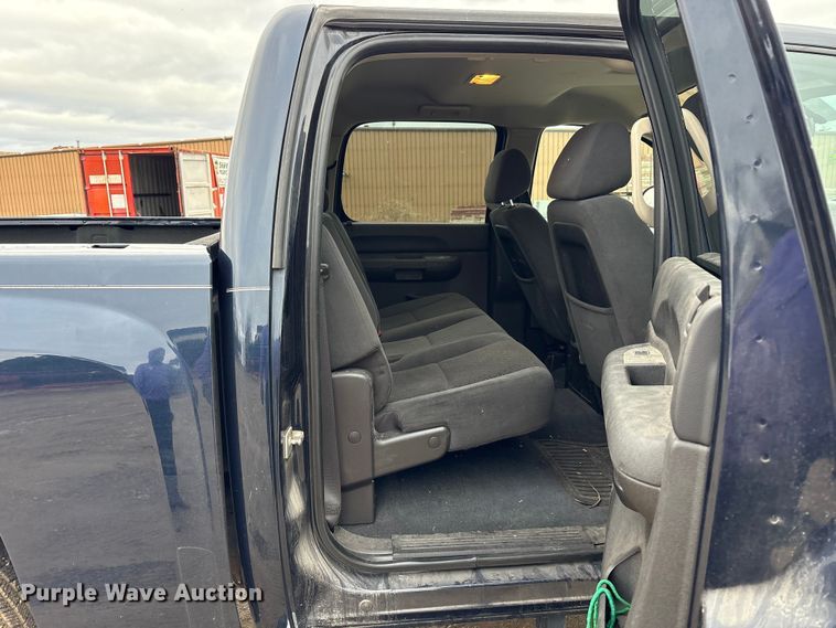 image for item FK1030 2007 Chevrolet Silverado 1500 Crew Cab pickup truck