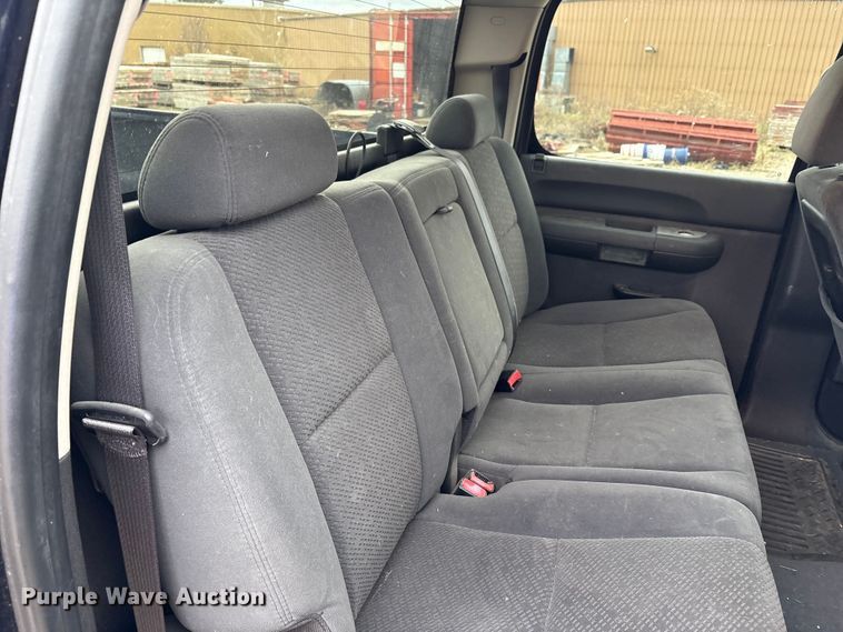 image for item FK1030 2007 Chevrolet Silverado 1500 Crew Cab pickup truck