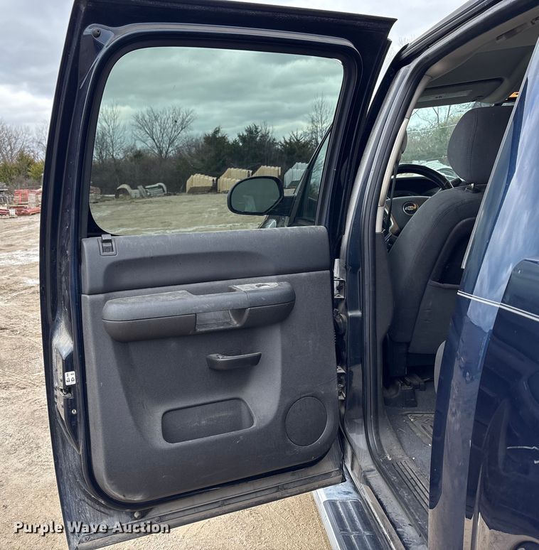 image for item FK1030 2007 Chevrolet Silverado 1500 Crew Cab pickup truck