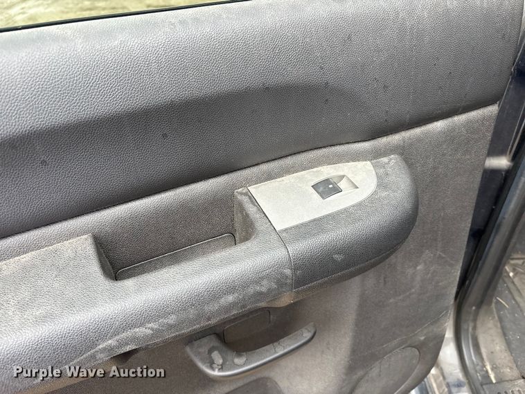 image for item FK1030 2007 Chevrolet Silverado 1500 Crew Cab pickup truck