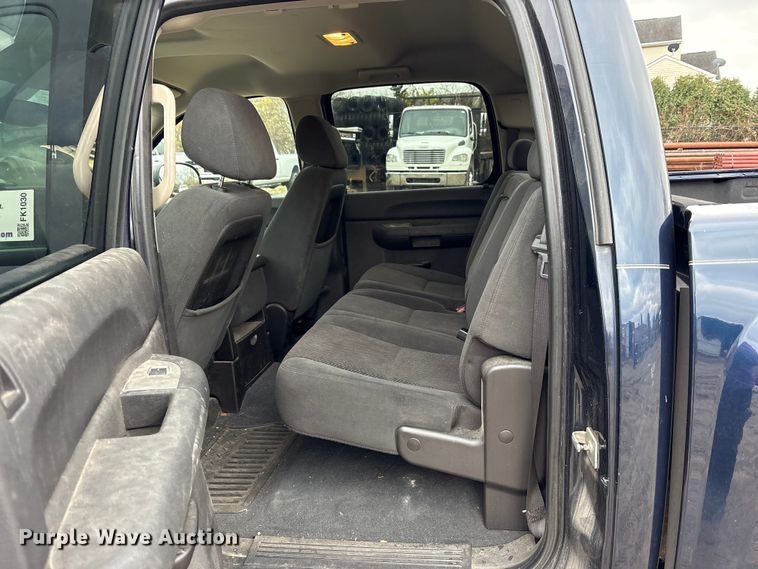 image for item FK1030 2007 Chevrolet Silverado 1500 Crew Cab pickup truck